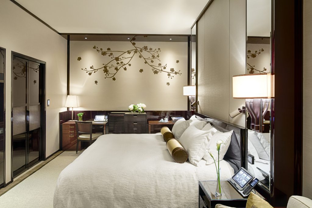 Deluxe Room at The Peninsula Hong Kong source The Peninsula