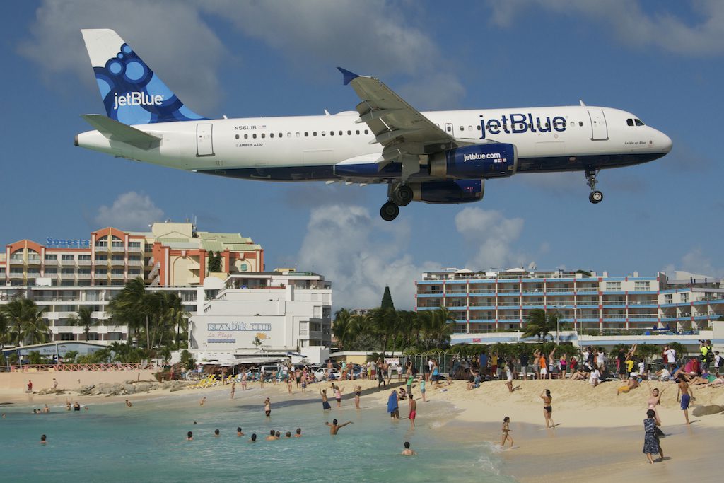 JetBlue A320 Landing Caribbean
