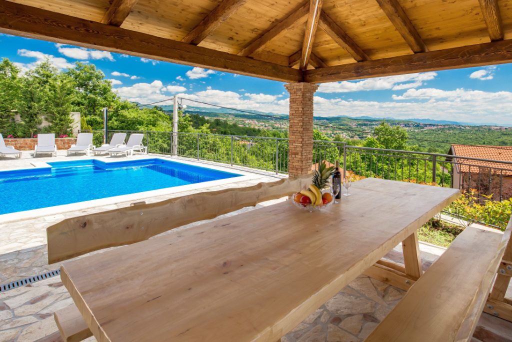 a chalet for vacation rental via hometogo portfolio company of lakestar source hometogo