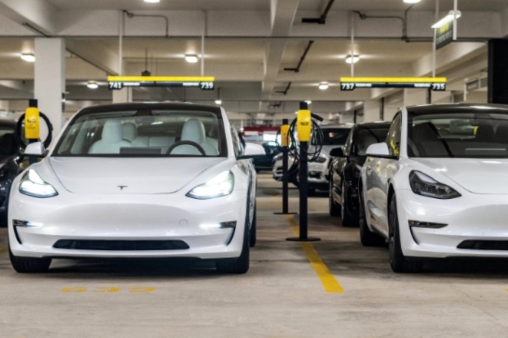 telsa model 3 hertz
