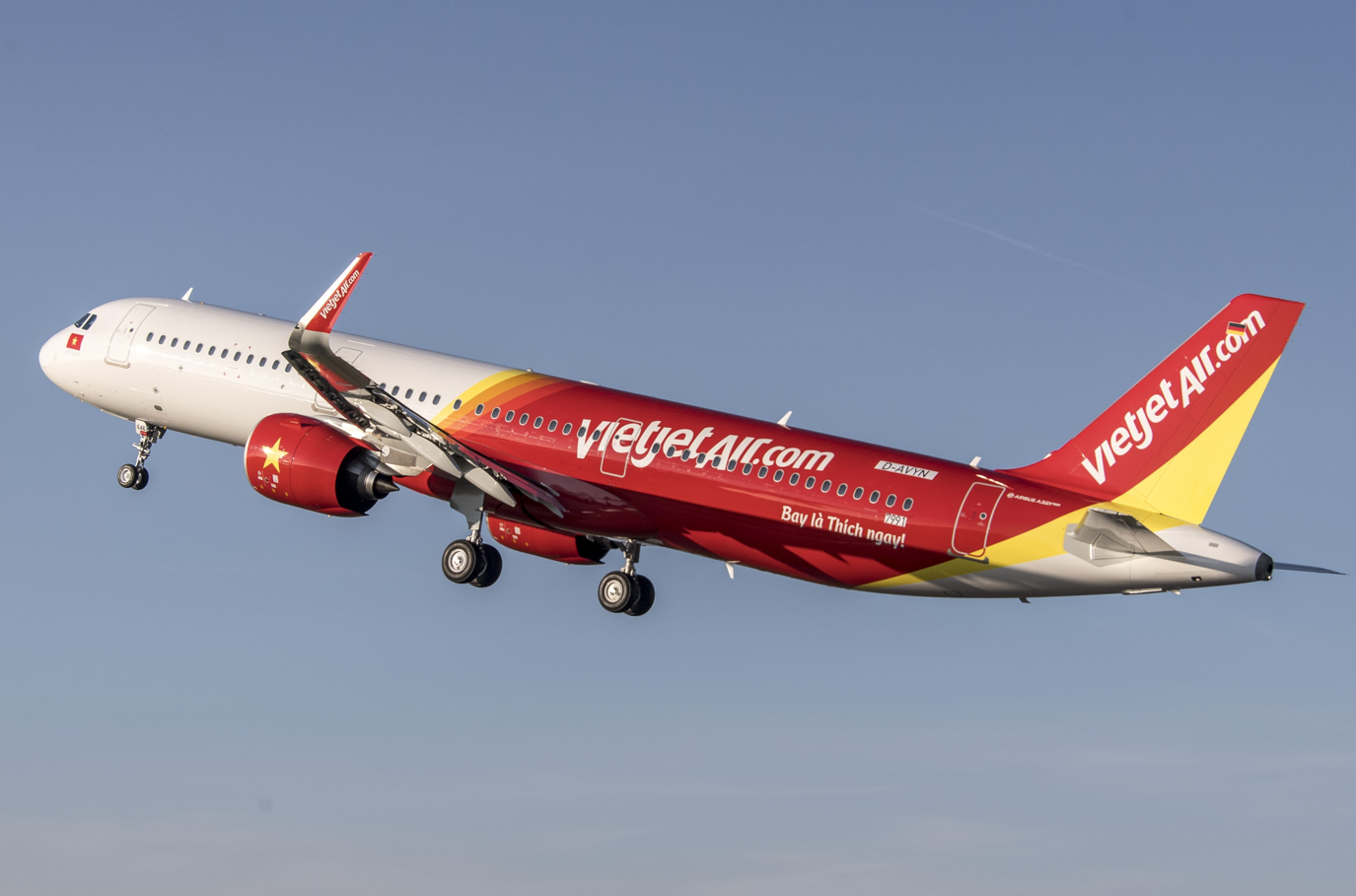 A Vietjet Airbus A321neo in flight