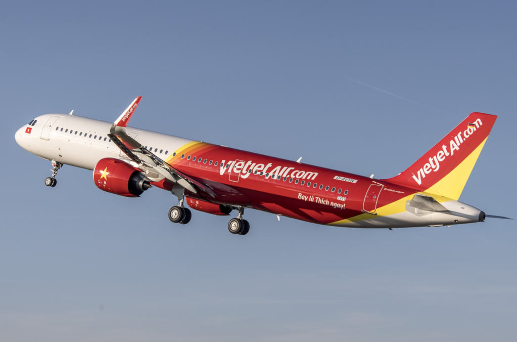 A Vietjet Airbus A321neo in flight