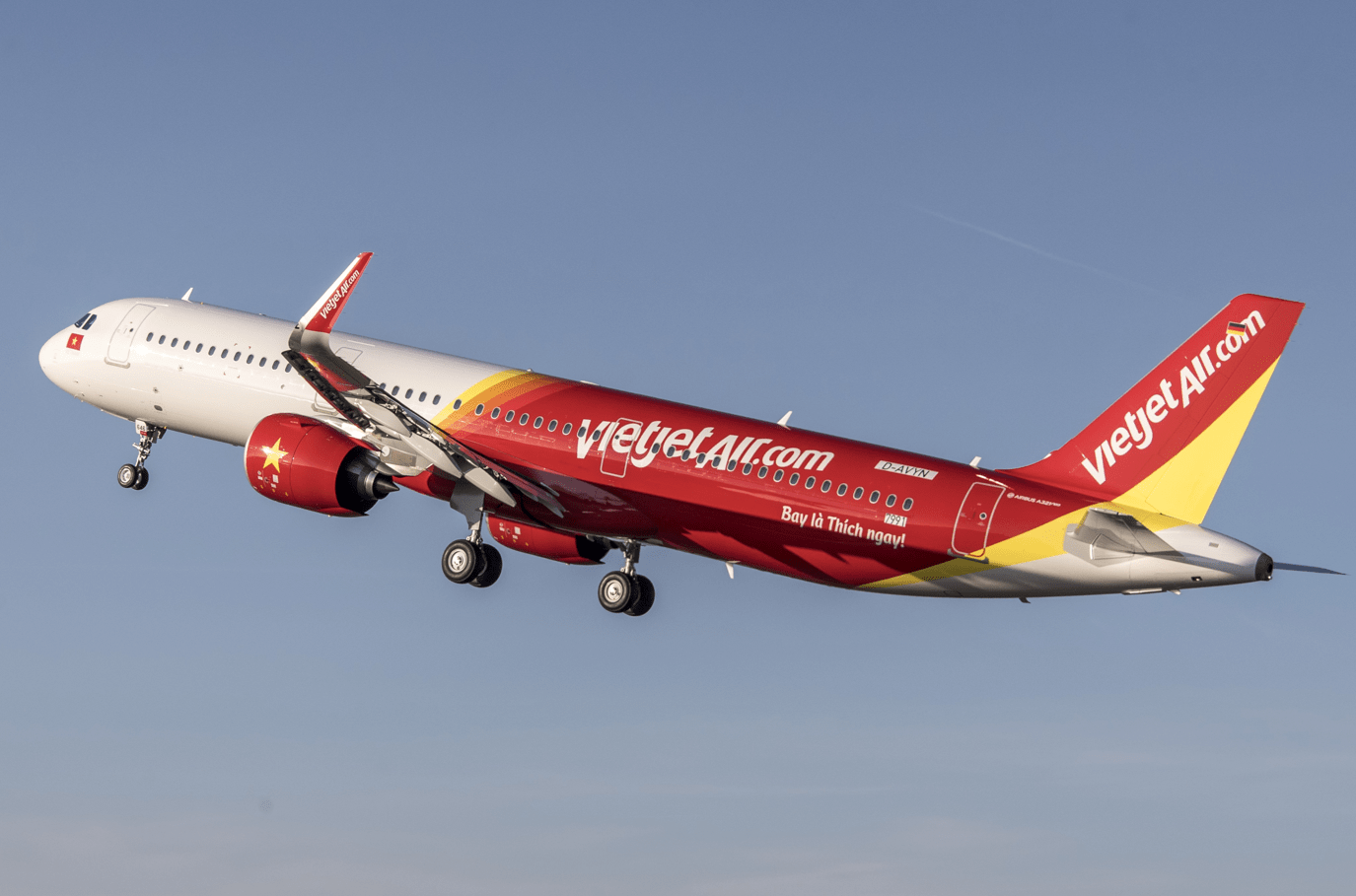 A Vietjet Airbus A321neo in flight