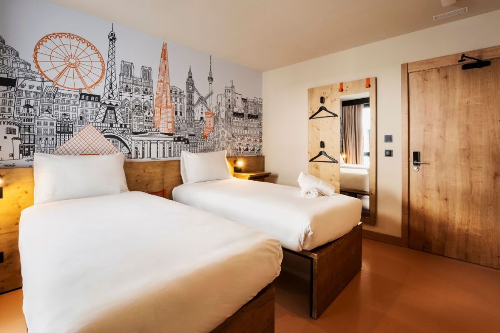 EasyHotel Madrid Alcala Twin Bedroom
