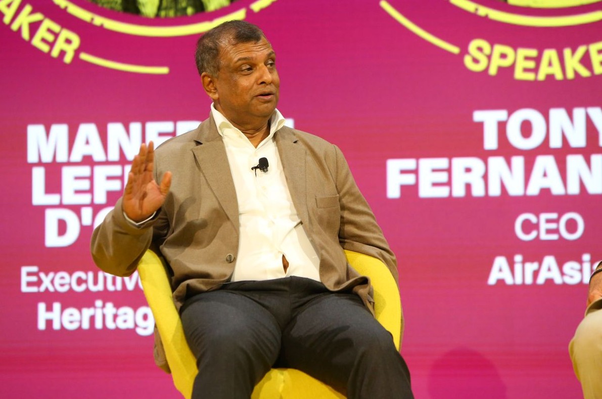 Tony Fernandes speaking at Skift Global Forum 2025.