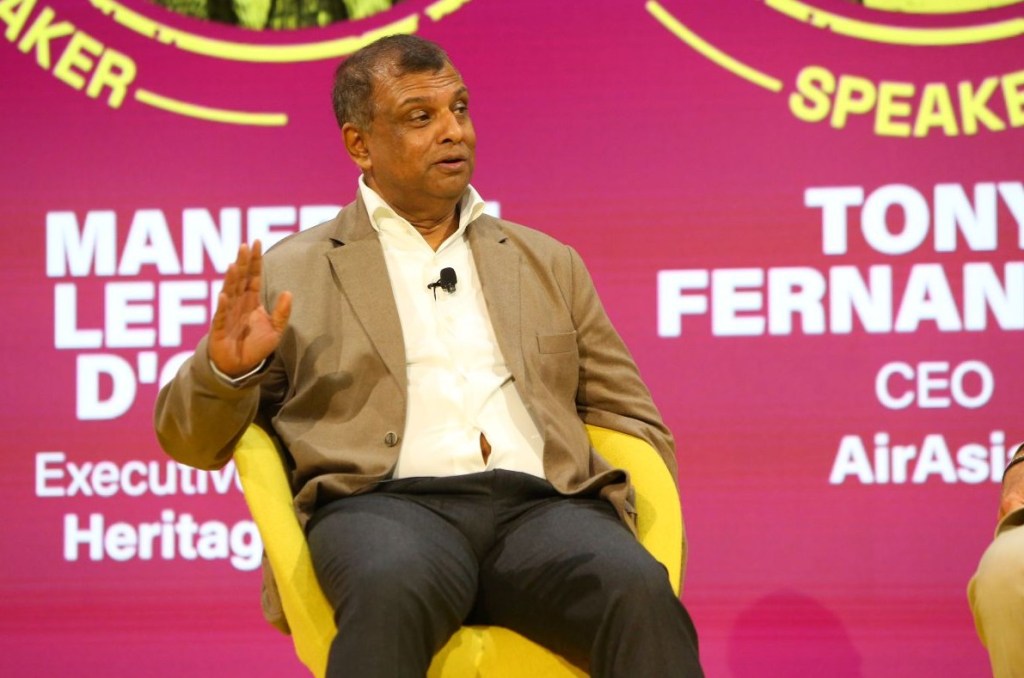 Tony Fernandes speaking at Skift Global Forum 2025.