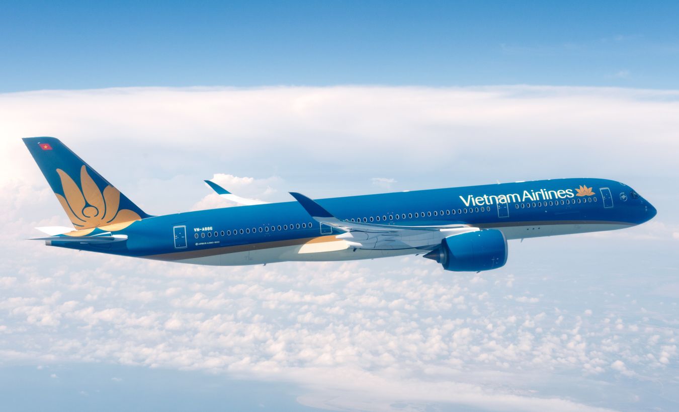 An A350-900 Vietnam Airlines in flight