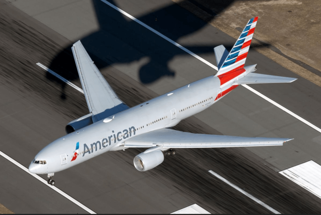 An American Airlines Boeing 777-200 landing.