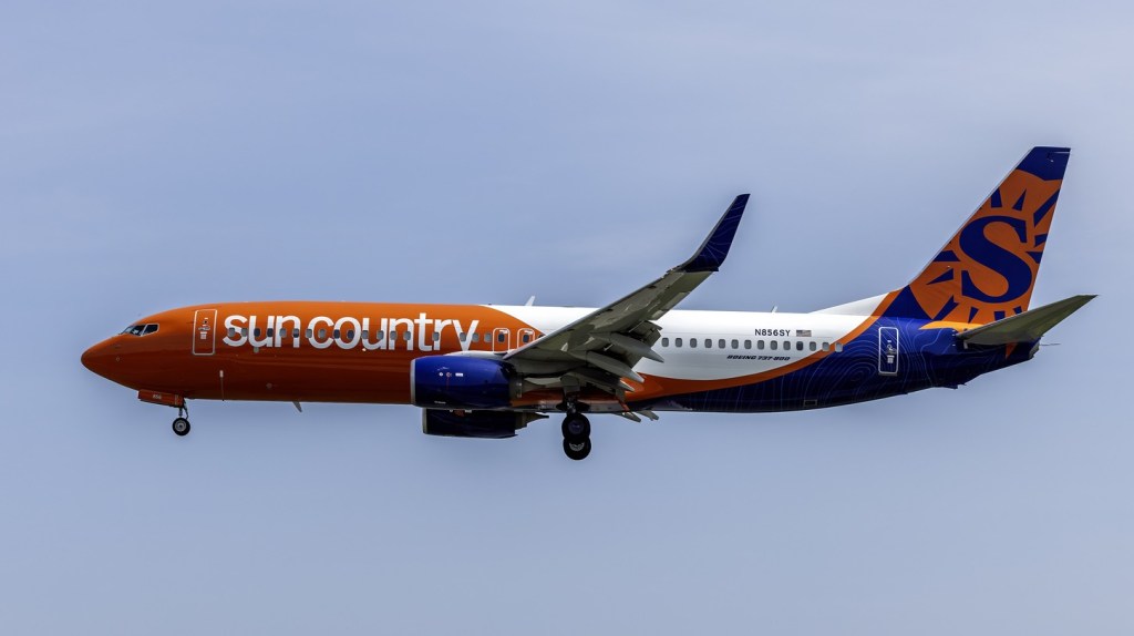 A Sun Country plane