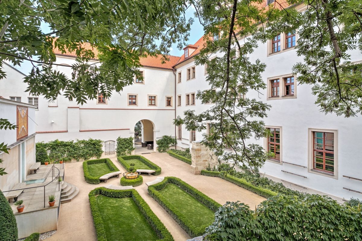 hotel garden